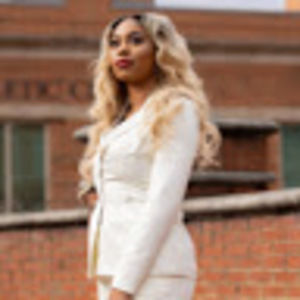 Meet your Posher, Chanel